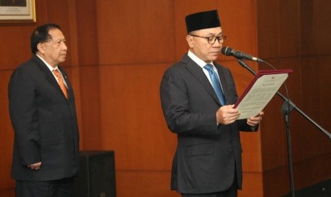 Ketua MPR RI Zulkifli Hasan melantik anggota MPR baru