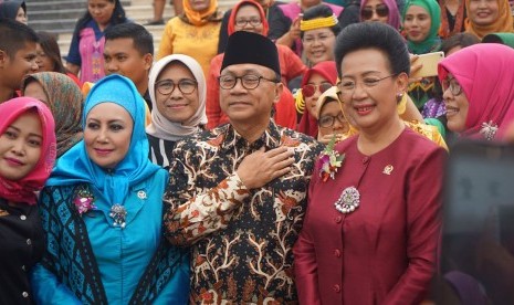 Ketua MPR RI Zulkifli Hasan membuka Konsolidasi Nasional III Kaukus Perempuan Parlemen Republik Indonesia (KPP-RI) Kompleks Gedung MPR Jakarta, Kamis (16/11).