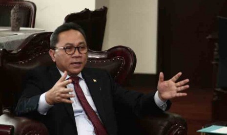 Ketua MPR RI Zulkifli Hasan menerima kunjungan Asosiasi Guru Besar Hukum Tata Negara. Pertemuan tersebut berlangsung di ruang Kerja Ketua MPR, gedung Nusantara 3 lantai 9, Kompleks MPR DPR dan DPD pada Selasa (13/10)