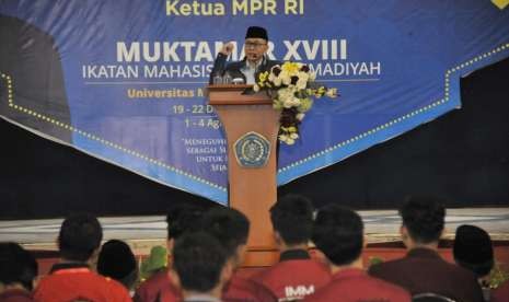 Ketua MPR RI Zulkifli Hasan menghadiri Muktamar XVIII Ikatan Mahasiswa Muhammadiyah (IMM) di Malang, Kamis (2/8).