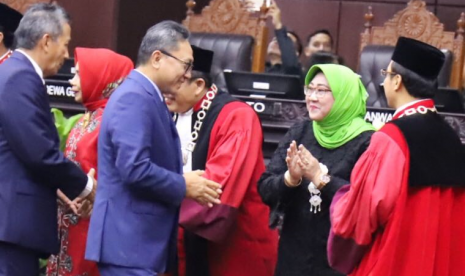 Ketua MPR RI Zulkifli Hasan menghadiri pelantikan Ketua MK baru, Anwar Usman.