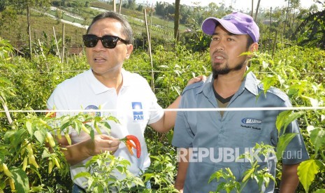 Ketua MPR RI, Zulkifli Hasan (kiri)  -Republika/Fuji E Permana-