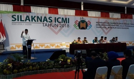 Ketua MPR RI Zulkifli Hasan menjadi pembicara di ajang Silaknas ICMI di Bandar Lampung, Jumat (7/12)