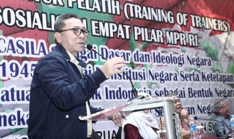 Ketua MPR RI, Zulkifli Hasan, menyambangi kegiatan Pelatihan untuk pelatih Sosialisasi Empat Pilar MPR di kalangan dosen perguruan tinggi se Provinsi Lampung pada Ahad (10/4). 