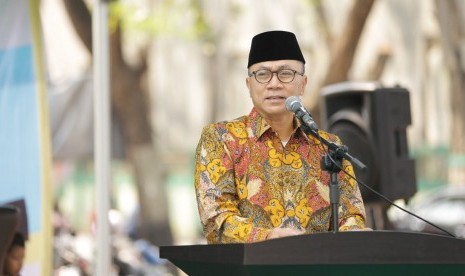 Ketua MPR RI, Zulkifli Hasan, menyampaikan pidatonya saat bersilaturahim Pondok Pesantren Asshiddiqiyah, Jakarta, Ahad (3/9). 