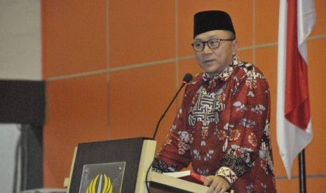 Ketua MPR RI, Zulkifli Hasan, pembicara utama 'Bedah Buku Pancasila-isme dalam Dunia Pendidikan' di Aula Utama Kampus Unesa, Surabaya, Senin (12/6).