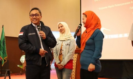  Ketua MPR saat memotivasi mahasiswa di acara trainning legislatif di Kampus Universitas Indonesia Esa Unggul, Rabu (21/3).