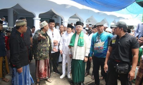 Ketua MPR Zulkifli Hasan bersama Raja Dangdut Rhoma Irama bersilaturrahmi ke Pondok Pesantren Sidogiri Pasuruan, Jumat (1/2).