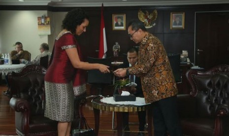 Ketua MPR Zulkifli Hasan bertemu dengan duta besar Mozambik.