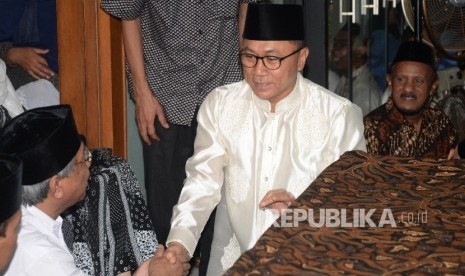 Ketua MPR Zulkifli Hasan hadir dalam pemakaman Almarhum KH. Hasyim Muzadi di komplek Pondok Pesantren Al-Hikam, Depok, Jabar.