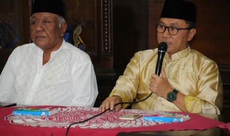 Ketua MPR Zulkifli Hasan (kanan).