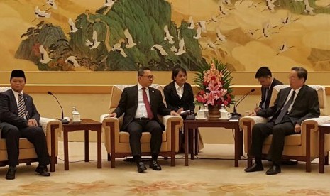 Ketua MPR Zulkifli Hasan, melakukan kunjungan ke Perdana Menteri Republik Rakyat Cina, Li Keqiang, di Beijing, Cina, Kamis (17/9).