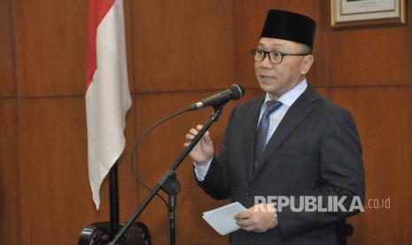 Ketua MPR Zulkifli Hasan melantik dua anggota MPR Pengganti Antar Waktu (PAW) G. Budisatrio Djiwandono dari Fraksi Partai Gerindra dan Putu Supadma Rudana dari Fraksi Partai Demokrat. Pelantikan dilaksanakan di Ruang Delegasi, Kompleks Parlemen, Jakarta, Selasa (12/9).