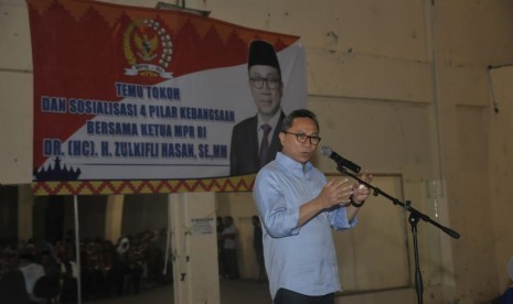  Ketua MPR Zulkifli Hasan memberikan sosialisasi empat pilar di hadapan masyarakat Lampung Selatan.