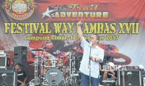 Ketua MPR, Zulkifli Hasan membuka Festival Way Kambas XVII di Taman Nasional Way Kambas, Lampung Timur, Ahad (12/11).