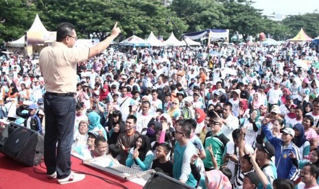 Ketua MPR, Zulkifli Hasan, mengajak segenap lapisan masyarakat dalam acara 'Jalan Sehat Spektakuler' di Lampung pada Ahad (10/4). 