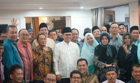 Ketua MPR Zulkifli Hasan menggelar pengajian bersama Ikatan Silaturrahmi Alumni Salman ITB di Rumah Dinas Ketua MPR Widya Chandra, Senin (28/8).