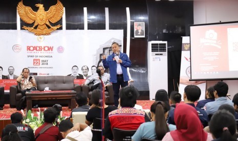 Ketua MPR Zulkifli Hasan menggelar road show bertemu aktivis mahasiswa di Kampus Universitas Sam Ratulangi, Politeknik Kesehatan Manado dan STIE Muhammadiyah Sulawesi Utara, Selasa (22/5).