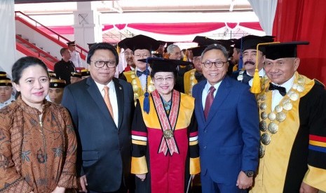 Ketua MPR Zulkifli Hasan menghadiri pemberian gelar Doktor Honoris Causa bidang Politik dan Pemerintahan dari IPDN untuk Presiden RI ke 5 Megawati Soekarnoputri. 