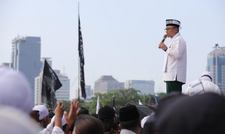 Ketua MPR Zulkifli Hasan menghadiri Reuni Akbar Alumni 212 di Monas, Ahad (2/12).