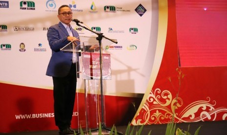 Ketua MPR Zulkifli Hasan menjadi tamu kehormatan dalam gelar acara TOP BUMD AWARD 2018 yang digelar Asia Business Research Center dan Business News, Kamis (3/5).