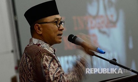 Ketua MPR Zulkifli Hasan menyampaikan pemaparannya pada acara Seminar Nasional, Mosi Integral M. Natsir 