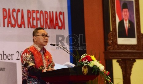 Ketua MPR Zulkifli Hasan menyampaikan pidatonya pada Simposium Kebangsaan bertajuk 