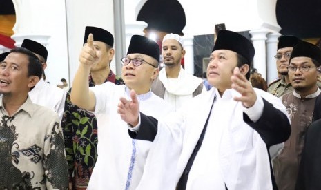 Ketua MPR Zulkifli Hasan menyempatkan diri pulang ke kampung halamannya Lampung Selatan untuk resmikan Masjid An Nubuwwat di Kompleks Pesantren Al Fattah Natar.