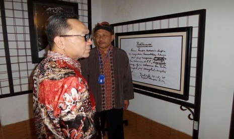  Ketua MPR Zulkifli Hasan saat berziarah ke Makam Bung Karno di Blitar, Senin (1/6).  