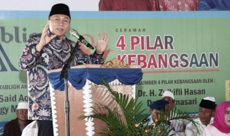 Ketua MPR Zulkifli Hasan saat memberikan ceramah di HUT Kabupaten Lombok Barat.