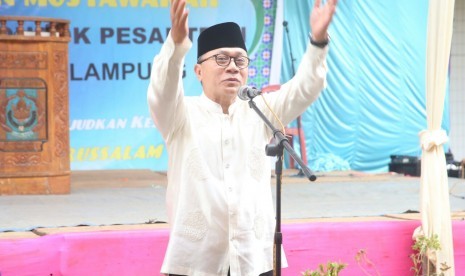 Ketua MPR Zulkifli Hasan saat menghadiri Silaturrahmi Ikatan Keluarga Pondok Pesantren Darussalam di Natar Lampung Selatan, Ahad (9/7).