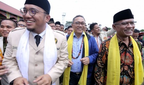 Ketua MPR Zulkifli Hasan (tengah).