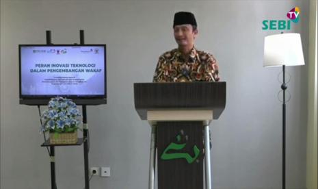 Ketua Nazir Wakaf Yayasan Bina Tsaqofah (yayasan yang menaungi STEI SEBI) Sigit Pramono, PhD  CA CPA memberikan kata sambutan pada  webinar  “Peran Inovasi Teknologi Dalam Pengembangan Wakaf” yang diselenggarakan oleh STEI SEBI Depok, Ahad (17/4).