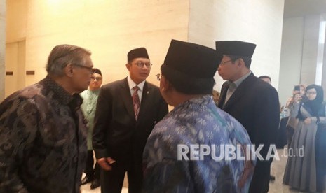 Ketua Organisasi Internasional Alumni Al Azhar Cabang Indonesia (OIAA) Tuan Guru Bajang (TGB) Muhammad Zainul Majdi, Anregurutta Farid Wajdi, Pakar Pendidikan Islam Syairozi Dimyathi, dan Wartawan Senior Republika Ihwanul Kiram dalam halaqah kebangsaan di Hotel Alila, Solo, Jawa Tengah, Selasa (1/5).