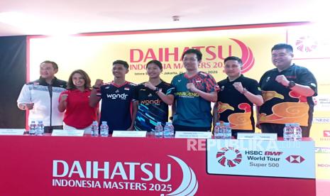 Ketua Panitia Daihatsu Indonesia Masters 2025 Armand Darmadji (kanan) dalam konferensi pers di media center Istora Senayan (20/01/2025). 