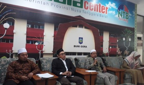 Ketua Panitia Konferensi Ulama Internasional Fauzan Zakaria menyampaikan kesiapan terkait konferensi ulama internasional di Media Center Pemprov NTB, Selasa (24/7).