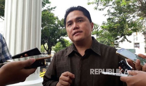 Ketua Panitia Pelaksana Asian Games (Inasgoc) Erick Thohir memberikan keterangan pers usai melaporkan perkembangan Asian Games 2018 di Kantor Wakil Presiden, Kamis (27/9).