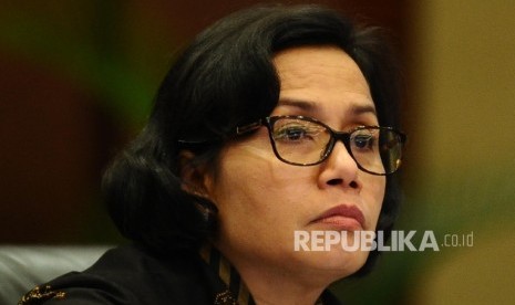 Ketua Panitia Seleksi Calon Anggota Dewan Komisioner Otoritas Jasa Keuangan (Pansel DK OJK) Sri Mulyani saat akan memberikan keterangan media di Jakarta, Rabu (8\2).