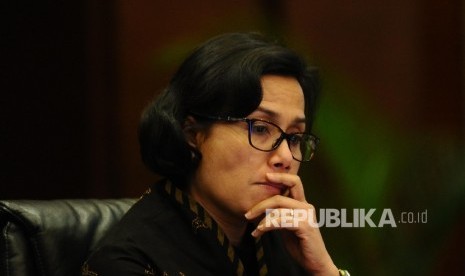 Ketua Panitia Seleksi Calon Anggota Dewan Komisioner Otoritas Jasa Keuangan (Pansel DK OJK) Sri Mulyani saat akan memberikan keterangan media di Jakarta, Rabu (8\2).