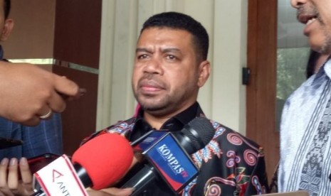 Anggota Komite I DPD RI, Filep Wamafma, menyoroti soal kelangkaan stok tabung oksigen yang terjadi di Papua dan Papua Barat. Ia mendesak Menteri Kesehatan (Menkes), Budi Gunadi Sadikin, segera merespons kelangkaan stok tabung oksigen yang kini terjadi di Papua dan Papua Barat. (Foto: Filep Wamafma)