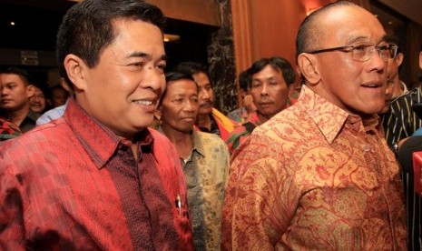 Ketua Parta Golkar Aburizal Bakrie dan Sekretaris FPG Ade Komarudin