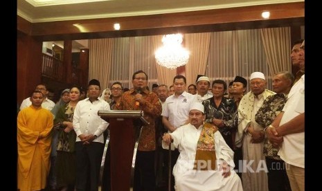 Ketua Partai Gerindra Prabowo Subianto menggelar petemuan-petemuan antartokoh nasional untuk bertukar pikiran jernih sambut Pilkada, di kediaman Prabowo Subianto jalan Kertanegara No 4, Jakarta Selatan, Senin (10/4).