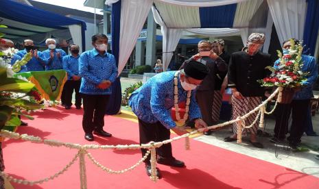 Ketua PB Paguyuban Pasundan Prof Dr HM Didi Turmudzi MSi, meresmikan kompleks sekolah terintegrasi Pasundan pada Senin (27/9) di SMA Pasundan 3 dan 7 Bandung, Jalan Kebon Jati No 31 Kota Bandung.