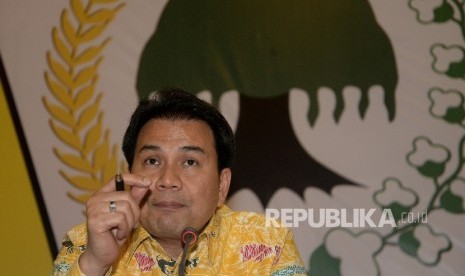 Ketua Pelaksana HUT Partai Golkar ke 53 Aziz Syamsudin memberikan keterangan terkait pelaksanaan HUT Partai Golkar ke 53 di Jakarta, Rabu (18/10).