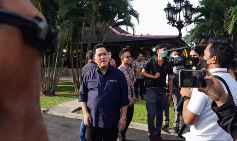 Ketua Pelaksana Pernikahan Kaesang-Erina, Erick Thohir memantau lokasi akad nikah di Pendopo Royal Ambarrukmo, Kabupaten Sleman, DIY, Jumat (91/12).