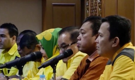 Ketua pemenangan pemilu Partai Golkar, Nusron Wahid (Kedua kanan)