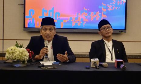 Ketua Pengurus Besar Nahdlatul Ulama (PBNU) KH Ulil Abshar Abdalla (kiri).