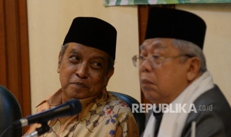  Ketua Pengurus Besar Nahdlatul Ulama (PBNU), Said Aqil Siroj (kiri), bersama Rais 'Aam PBNU KH Maruf Amin menggelar keterangan pers tentang acara Internasional Summit of The Moderat Islamic Leaders (Isomil) dan NU Care di kantor PBNU, Jakarta, Kamis (11/2