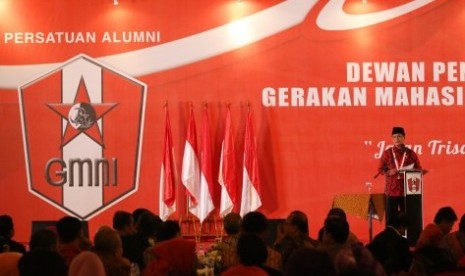 Ketua Persatuan Alumni Gerakan Mahasiswa Nasional Indonesia (PA GMNI) Ahmad Basarah memberikan sambutan saat pengukuhan Dewan Pengurus Pusat Persatuan Alumni Gerakan Mahasiswa Nasional Indonesia (DPP PA GMNI), Selasa (10/11).