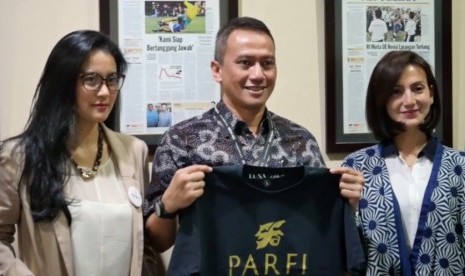 Ketua Persatuan Artis Film (Parfi) 56 Marcella Zalianty (kiri), Dirut PT Republika Media Mandiri Agoosh Yoosran (tengah), dan Wakil Sekjen Persatuan Artis Film Indonesia, Wanda Hamidah (kanan)